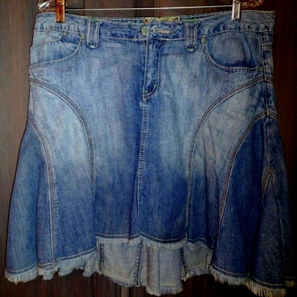 NWT AMERICAN RAG CIE High/Low Hem Flare Side Pleats 5 Pocket Frayed Hem Skirt